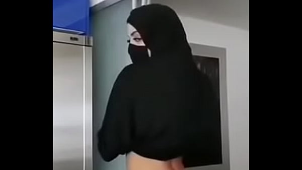 Gostosa Montada De Hijab, Tetona Gede, Nge-strip Sambil Ngocok Kontol