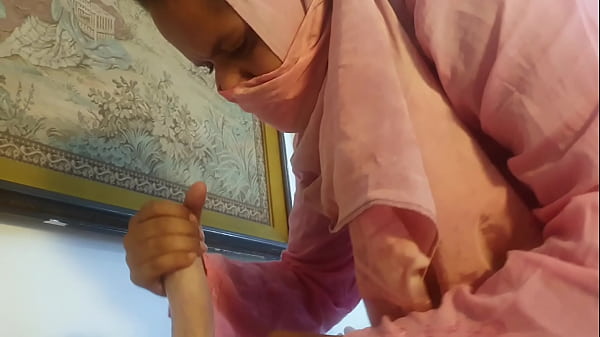 Desi Cewek Lagi Digosok Kontol Beda Suku, Sampe Muncrat Basah Kuyup.