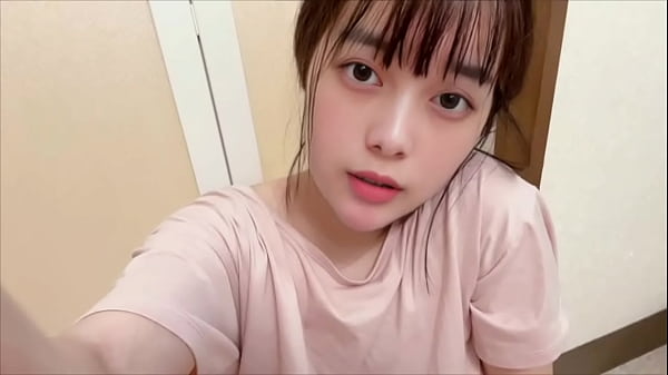 Mama Lagi Tidur, Pas Mau Mandi, Badan Bau Aja Udah Berani Colmek Sambil Mainin Memek Becek, Crot Crot Sampe Muncrat.