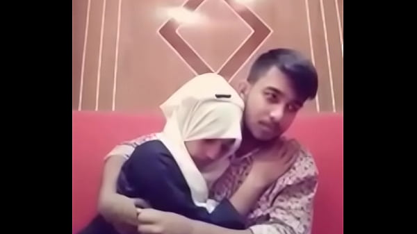 Ciuman Panas Pasangan Desi Di Kamar Hotel, Suara Desahan Bikin Mendingin