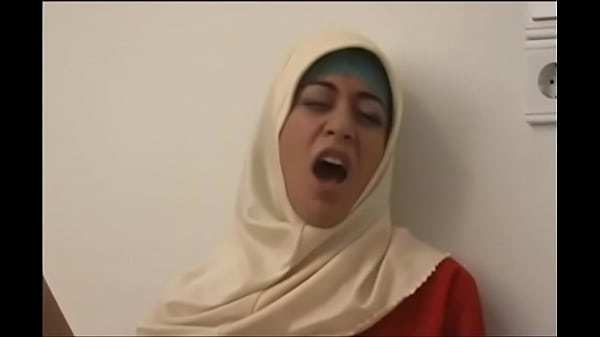 1101689 Cewek Arab Berjilbab, Siap Digoyang Nafsu Setan-setan