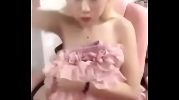 Gadis Cina Panas Banget, Siap Bikin Kamu Klepek-klepek Dengan Tubuh Menggoda Dan Bibir Merah Menggiurkan Yang Bikin Ngiler!