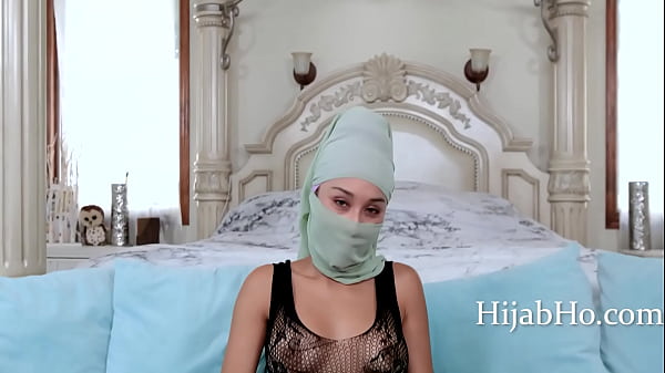 Ibu Tiri Berhijab Bikin Nafsu, Cali Lee Siapin Liang Basah