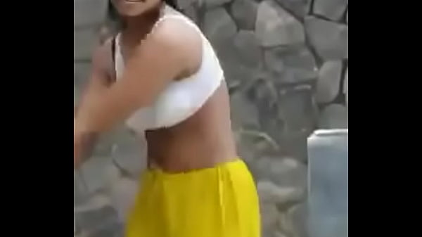 Desi Goyang Panas Bikin Crot Di Lantai Dance 02