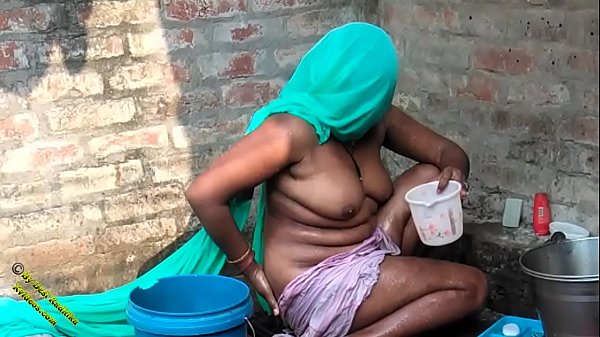 Nonton Video Mandi Desi Di Desa India, Hot Banget Sama Desi Radhika Yang Bikin Ngilu