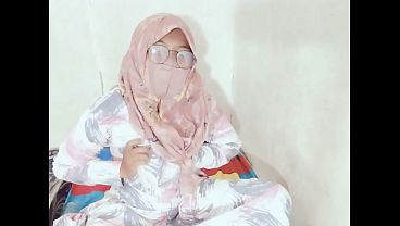 Tante Seksi Indonesia Lagi Viral Colmek Pakai Botol, Nafsu Gak Ketahan