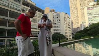 Sheik Árabe Caiu No Brasil Na Copa, Ele E O Guia Meteram As Torcedoras Brasileiras Do Hotel No Quarto E Foderam AtÉ O Cuzinho Delas Gozar – Completo No Red