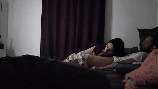 Tia Gatal Udah Siapin Semuanya Biar Bisa Rebahan Di Sofa Sambil Main-main Sama Ponakan Yang Bikin Ngilu.
