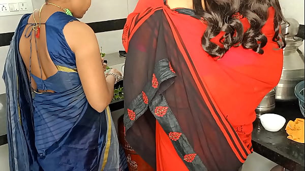 Komal Dan Ibu Mertuanya Lagi Sibuk Main-main Di Dapur, Tangan-tangan Mereka Saling Meraba Di Antara Bumbu Dan Api.