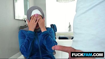 Tetangga Hijabku Kena Kejutan Kontol Besar, Sophia Leone & Nicky Rebel Mengerang Liar