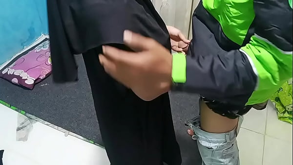 Prank Ngajakin Ojol Ngentot, Bikin Kontolnya Tegang Setengah Mati.