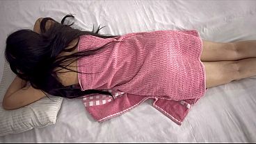 Nona Nri Dijilat Pantatnya Sama Pelayan, Lalu Ditusuk Memek Sambil Pantat Gede Digoyang.