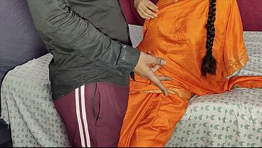 Dever Ne Desi Bhabhi Ki Basi Chut Ki Pyaas, Garam Ras Se Bhiga Di.