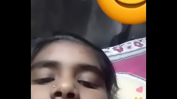 Desi Cewek Pamer Memek Di Depan Kamera, Goyang-goyangin Titit Basah, Siap Dimakan