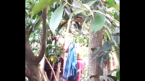 Cewek-cewek India Lagi Mandi, Basah Kuyup, Bikin Makin Pengen Liat Lekuk Tubuhnya Yang Seksi.