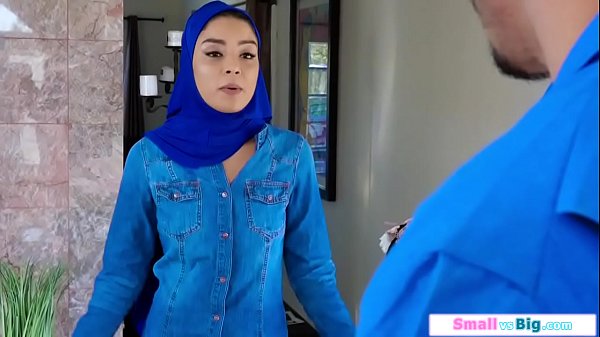 Gadis Arab Belia Digilas Kontol Besar Dua Pria Perkasa Sampai Meraung-raung