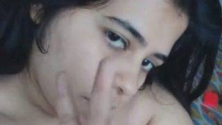 Tonton Klip Desi Montok Sange Sendirian, Goyangin Tetek Gede Sambil Crot-crotan.