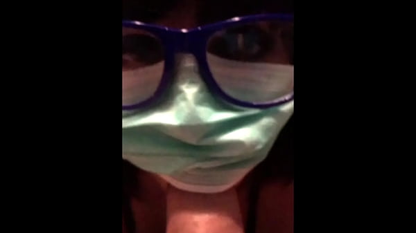 Beurette Terkunci Di Rumah, Ngewe Maskeran Sambil Hisap Kontol Di Tengah Wabah Corona Covid-19 Karantina
