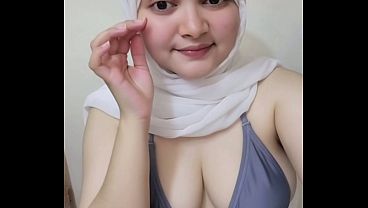 Awal-awal Goyang Twerking Sambil Jilbab, Bikin Basah Dan Panas!
