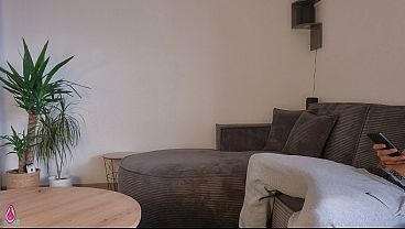 Ibu Tiri Lihat Kontol Keras Anak Tiri Pas Lagi Bersihin, Langsung Bantu Dia Crot Di Pantat Gede Bundar.