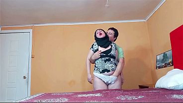 Wanita Berhijab Digebrak Sapi Sambil Merangkak, Meraung Kenikmatan Liarnya.