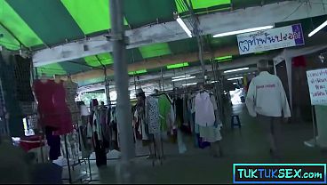 Dua Bule Ngejambak Lidah Cewek Thai Montok Mungil Yang Udah Ditindik, Langsung Digebet Di Jalan