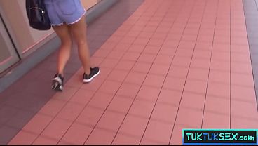 Cewek Thailand Amatir Digebet Di Tuk Tuk Langsung Digiring Ke Hotel Buat Dimainin Habis-habisan