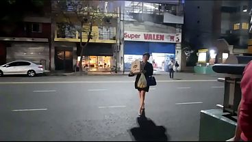 Di Tengah Pandemi Yang Mencekik Dan Gemuruh Rock And Roll, Pas Lagi Full Karantina, Nyokap Temenku Ngeloyor Ke Supermarket, Siap Digebuk Dua Tipe Cowok Bego—satu Nge-gasp, Satu Nge-gemes.