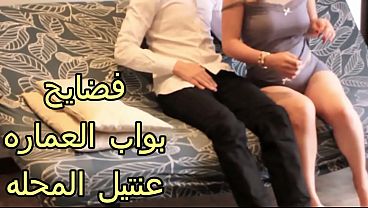شرموطة العمارة النار تمص زب البواب بقوة، وزبه ينزل في كسها الناعم ويلحسها، ولسه عطشانة تتناك تاني