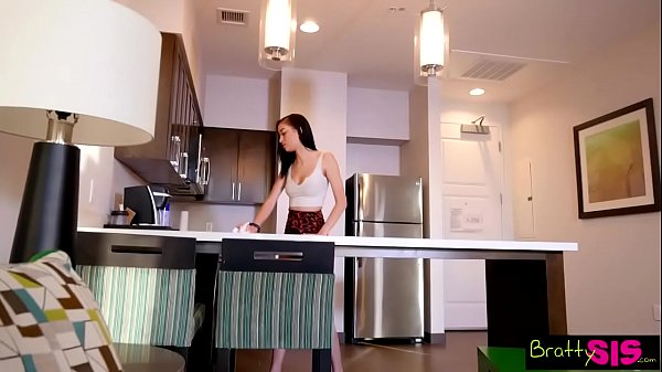 Si Brondong Nakal Masukin Ke Kakak Tiri, Kakak Tiri Minta Lagi, Episode Penuh Nafsu S9:e4