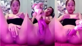 Anggi Sange Banget, Nusuk Dildo Dalem-dalem Di Semua Lubang Basahnya Sampe Muncrat.