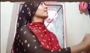 Bikin Video Mandi Tanpa Busana, Istri Tetangga Desa Yang Bikin Makin Tegang!