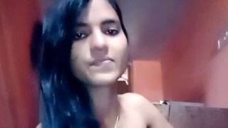 Cewek Kampus Seksi Sundar Lagi Mainin Memek Sendiri Sampe Basah