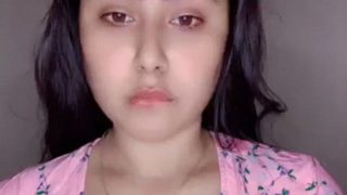 Cewek Model India Lagi Mainin Tetek Dan Putingnya Yang Seksi Banget.
