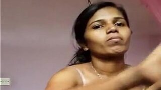 Desi Cewek Lagi Colmek Pake Dildo, Ngewek Panas Ala India Bikin Makin Basah.