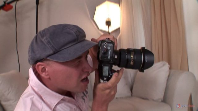 Dunia Porno – Jess, Memek Pink Ngewe Bintang Porno Mesum & Genia Di Lokasi Syuting, Kontol Fotografer Ngencrot Di Pantat.