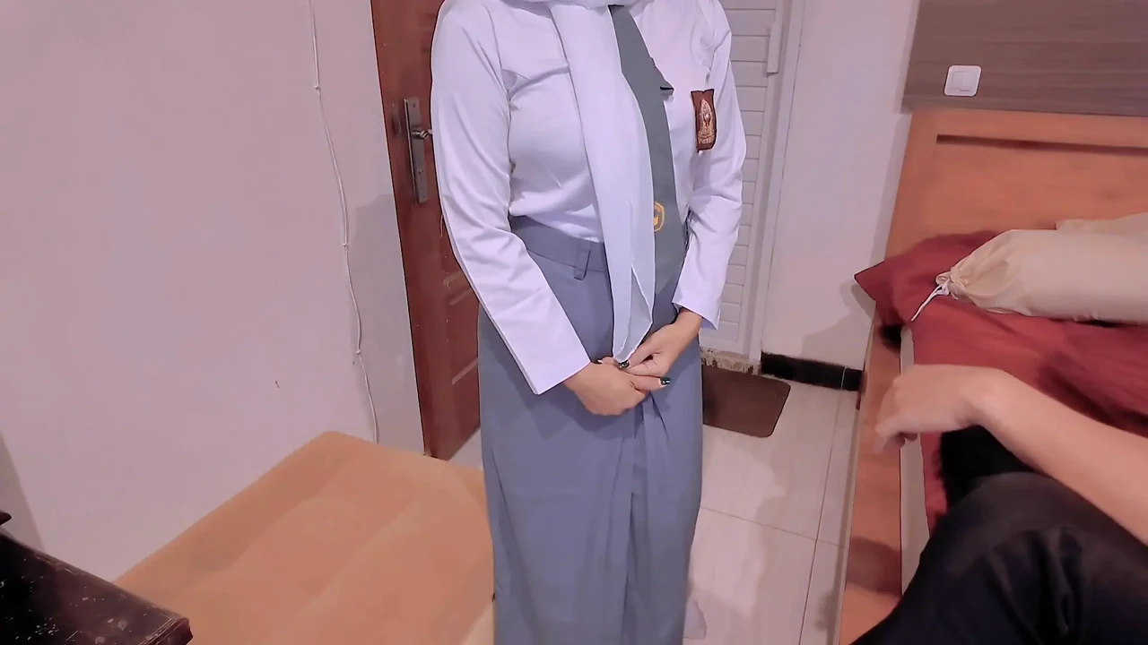 High School Student Who Skipped School And Even Checked In At A Hotel With A Striped Nose Man