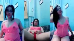 Lea Buka Lebar Ngangkang, Uting Cokelatnya Gemesin Bikin Ngiler.