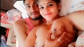 Pasangan Baru Ini Merekam Aksi Ranjang Malam Pertama Mereka Yang Bikin Makin Menggairahkan.