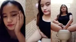 Saya Darla, Si Toutuber Viral Yang Bikin Kontolmu Tegang, Goyang Bokong Senggol Sana Sini Bikin Cipokku Basah Kuyup