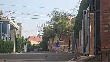 Astaga, Ibu Arab Lagi Colmek Di Luar Rumah Dekat Jalan Raya, Bikin Lihat Jadi Pengen Ikutan.