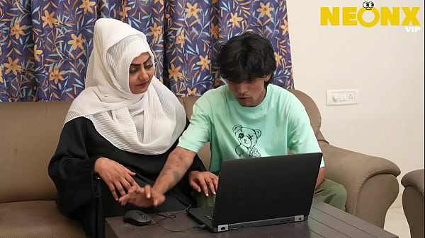 Gadis Hijab Lagi Bejat Di Kamar, Kesalip Sama Kakak Tiri Lagi Mainin Diri Sendiri