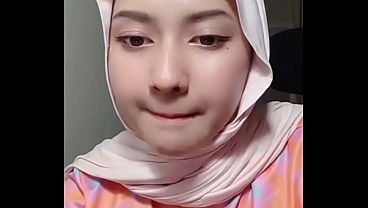 Jilbab Live, Nungging Di Depan Kamera, Desahannya Bikin Makin Tegang.