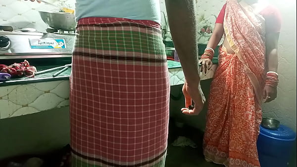 Malkin Si Mbak Dapur Digebukin Di Dapur, Ceweknya Digenjot Tembemnya Sampe Muncrat! Suara Hindi Bersih.